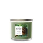 Yankee Candle Balsam & Cedar, Holiday Scented Candle, 22oz Large Jar with up to 150 Hour Burn Time, Giftable