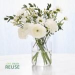 Yankee Candle Mid Summer's Night, Scented Candle, 22oz Large Jar with up to 150 Hour Burn, Giftable