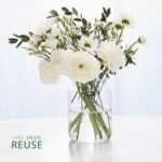 Yankee Candle Vanilla Cupcake, Scented Candle, 22oz Large Jar with up to 150 Hour Burn Time, Giftable, Birthdays